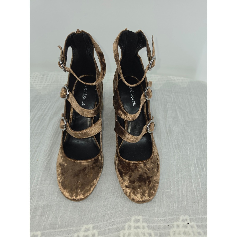 Indigo Rd Womens Bronze Crushed Velvet Triple Strap Buckle Block Mary Jane Heels